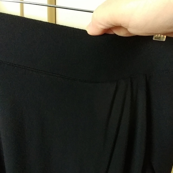 J Crew black skirt with pleated areas - Size M - Picture 6 of 8
